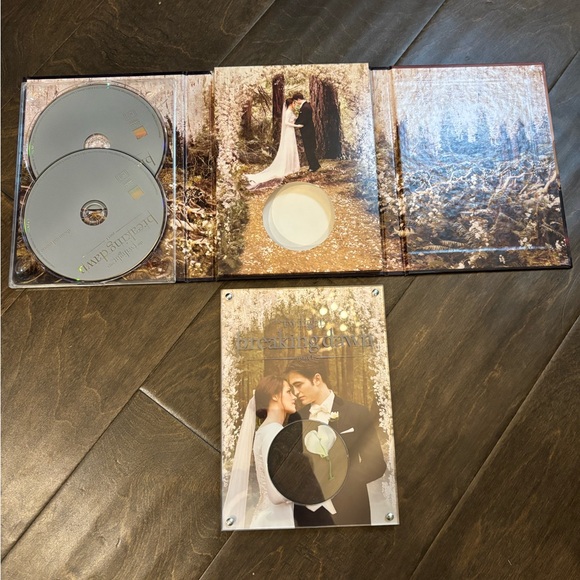 Limited Edition Twilight Saga Breaking Dawn Part 1 DVD w/ Authentic Prop Flower - Picture 6 of 9